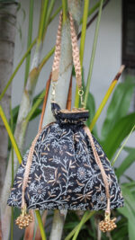 BLACK CHIKANKARI POTLI