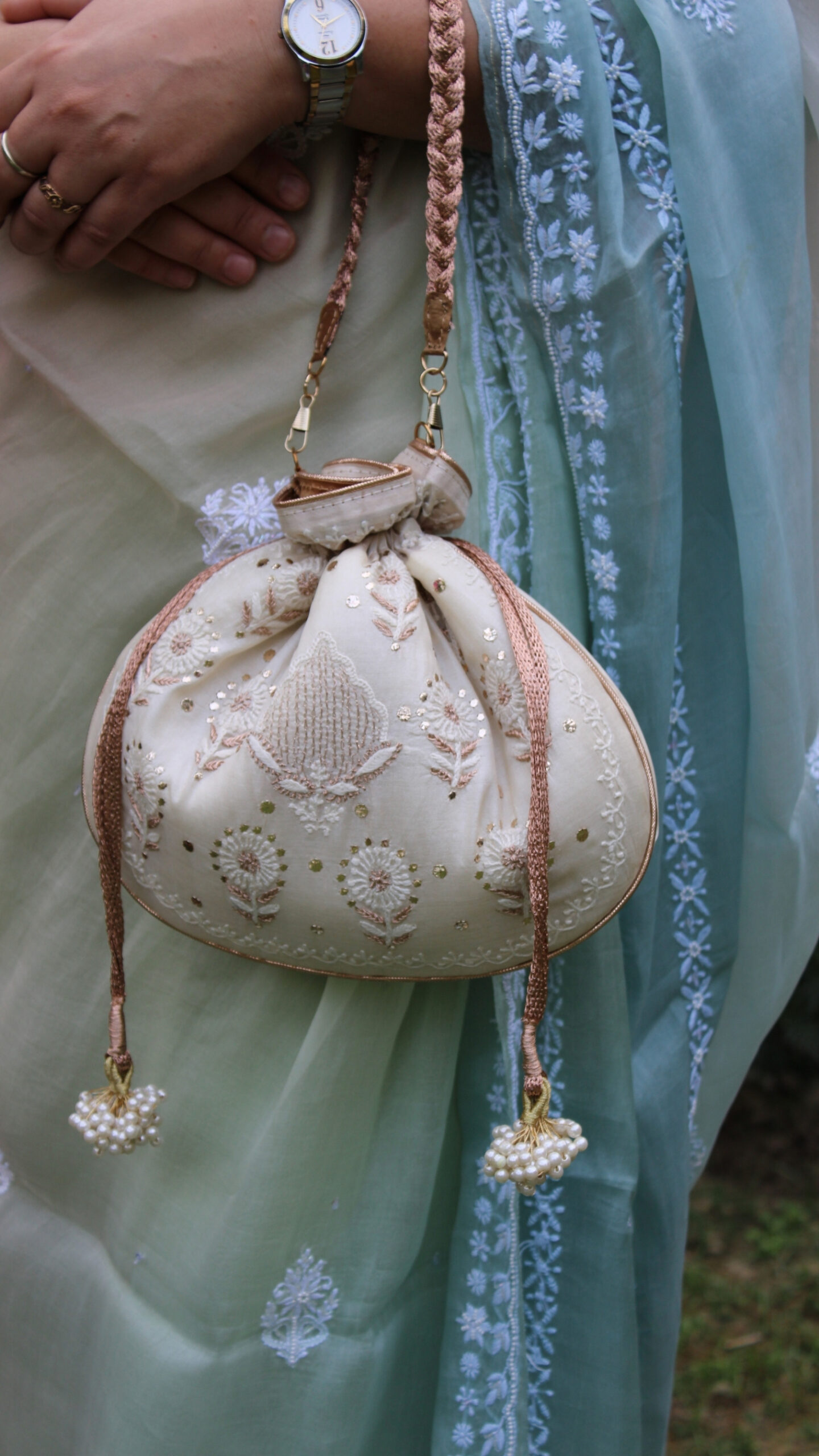 20 IVORY CHIKANKARI & MUKAISH BATUA - Image 1