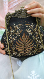 BLACK ZARDOZI & MUKAISH CLUTCH - Image 2