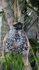 BLACK CHIKANKARI POTLI